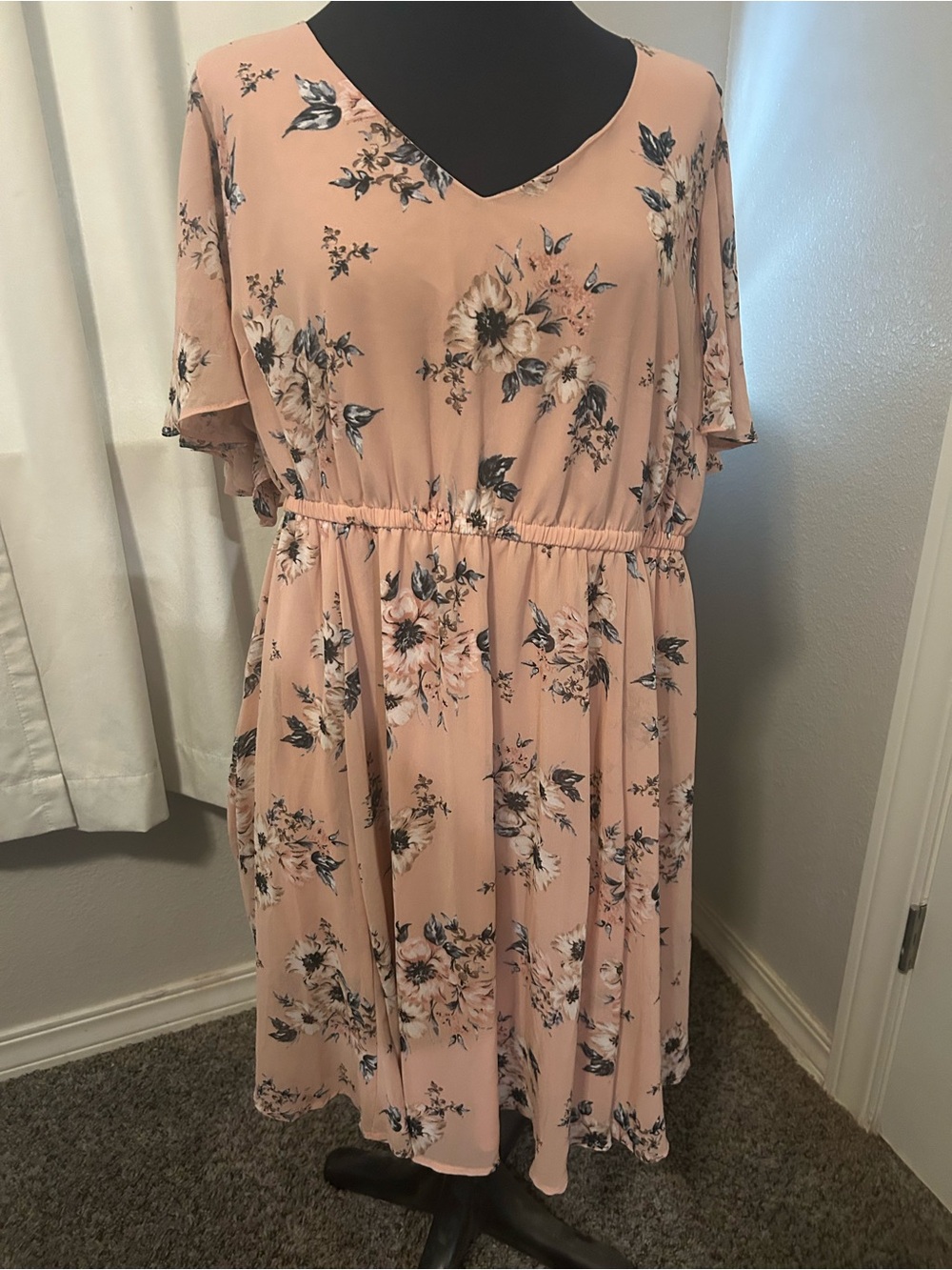 torrid Blush Pink Floral V-Neck Midi Dress